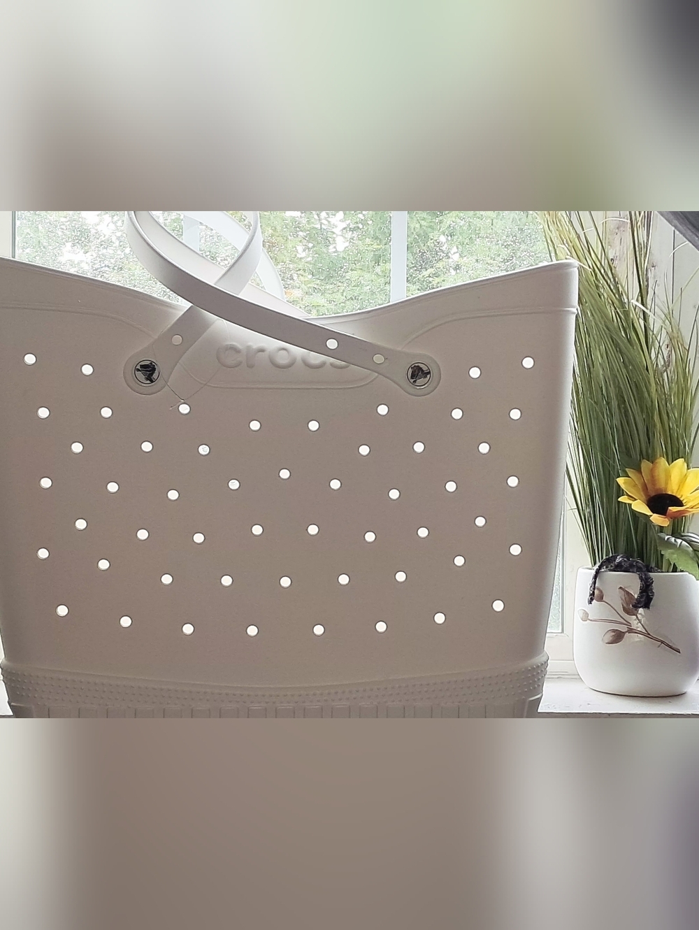 NWT CROCS Women's White Perforated Tote..light Weight Perfect For Summer 🍉